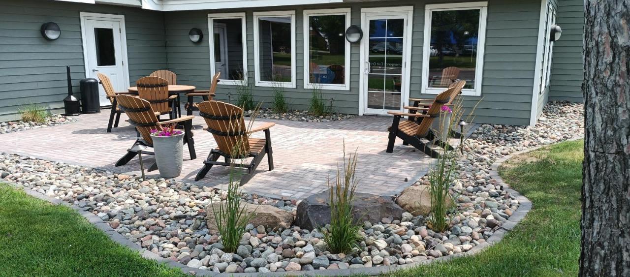 GrandStay Hotel & Suites Cambridge Exterior foto