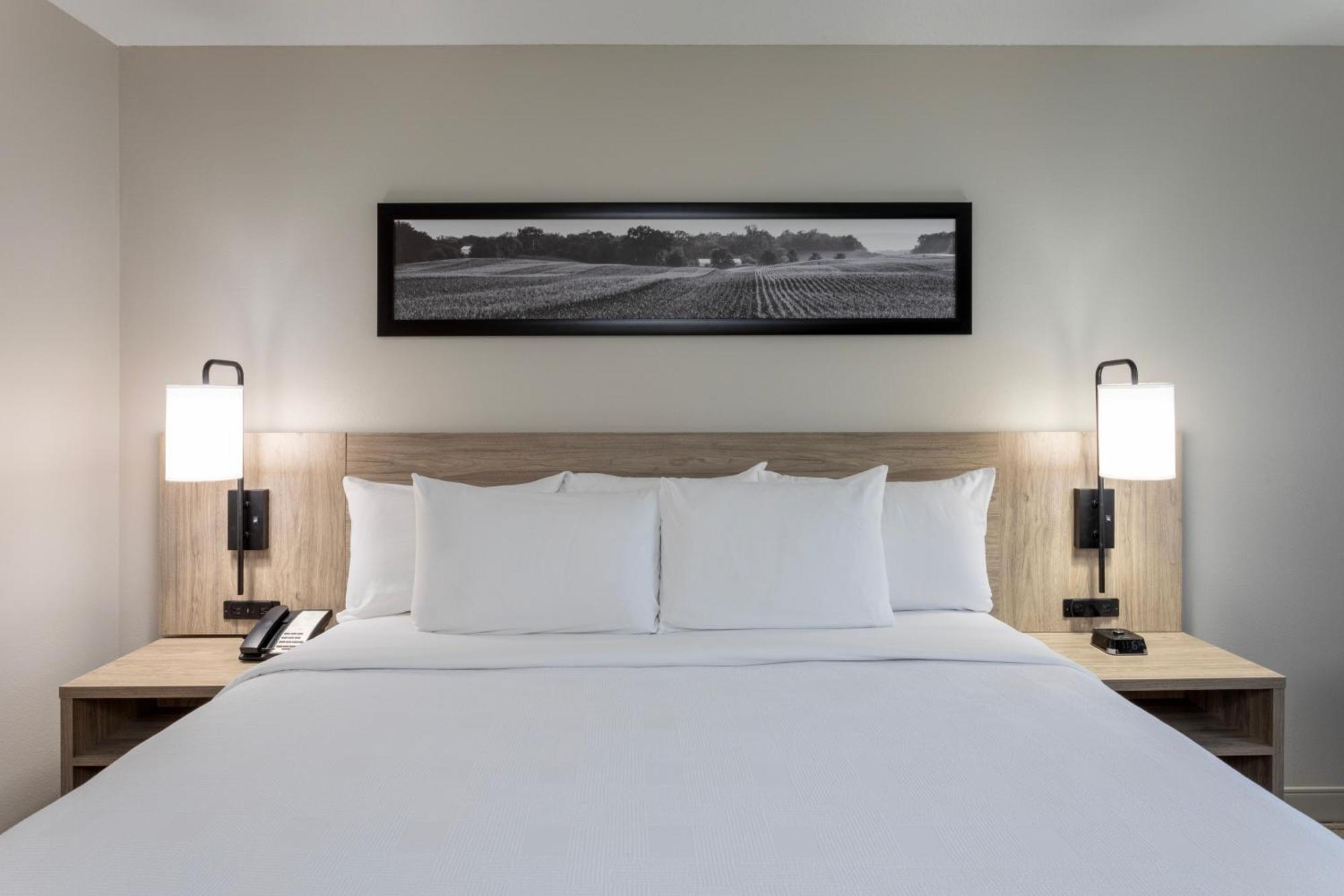 GrandStay Hotel & Suites Cambridge Exterior foto